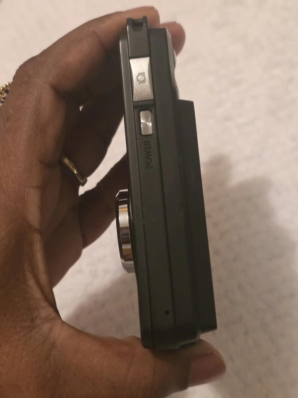 Compact Black Digital Camera with 48MP Resolution